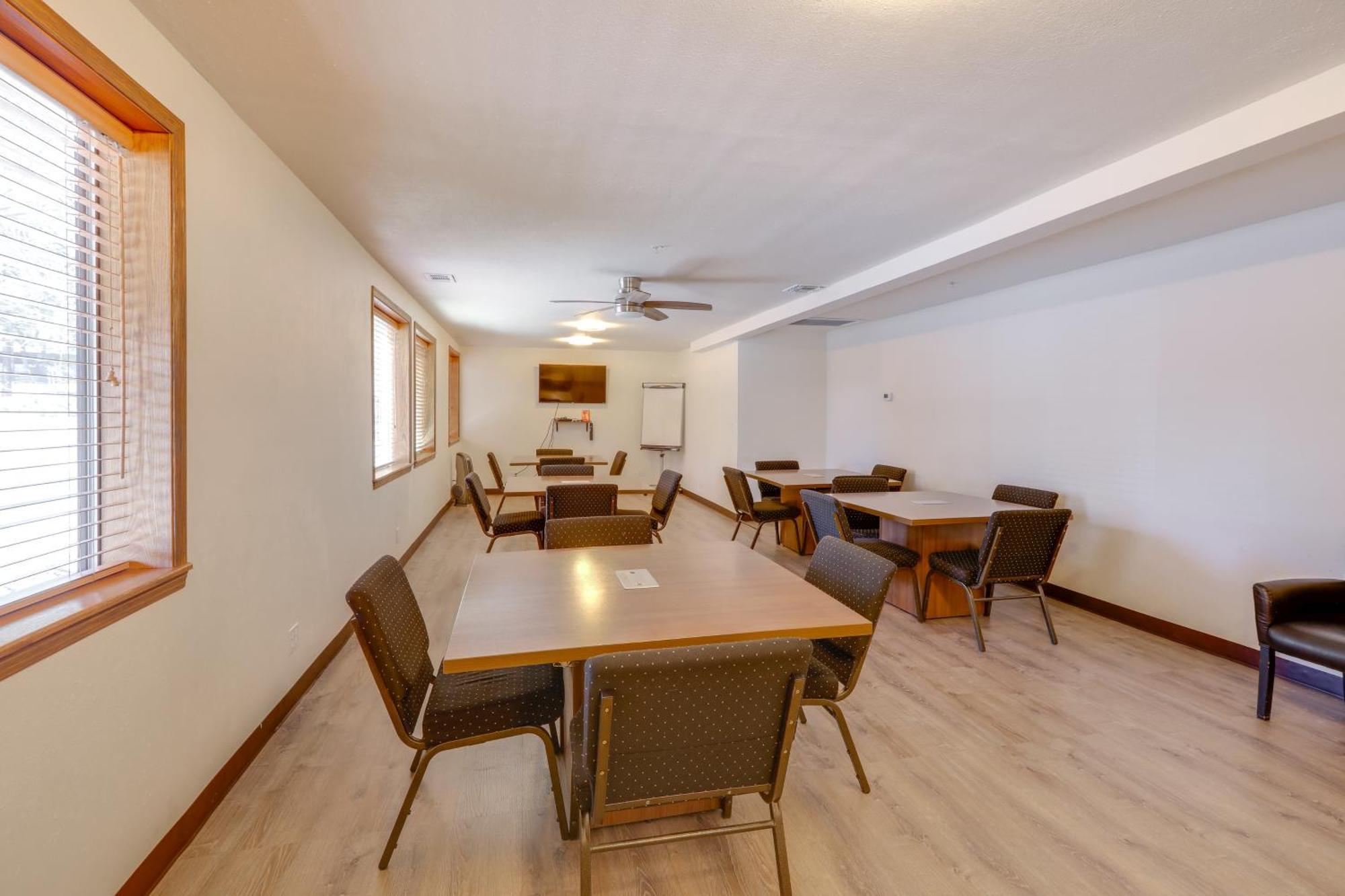 Townhome Near Dtwn Grill, Golf And Relax! Holiday home