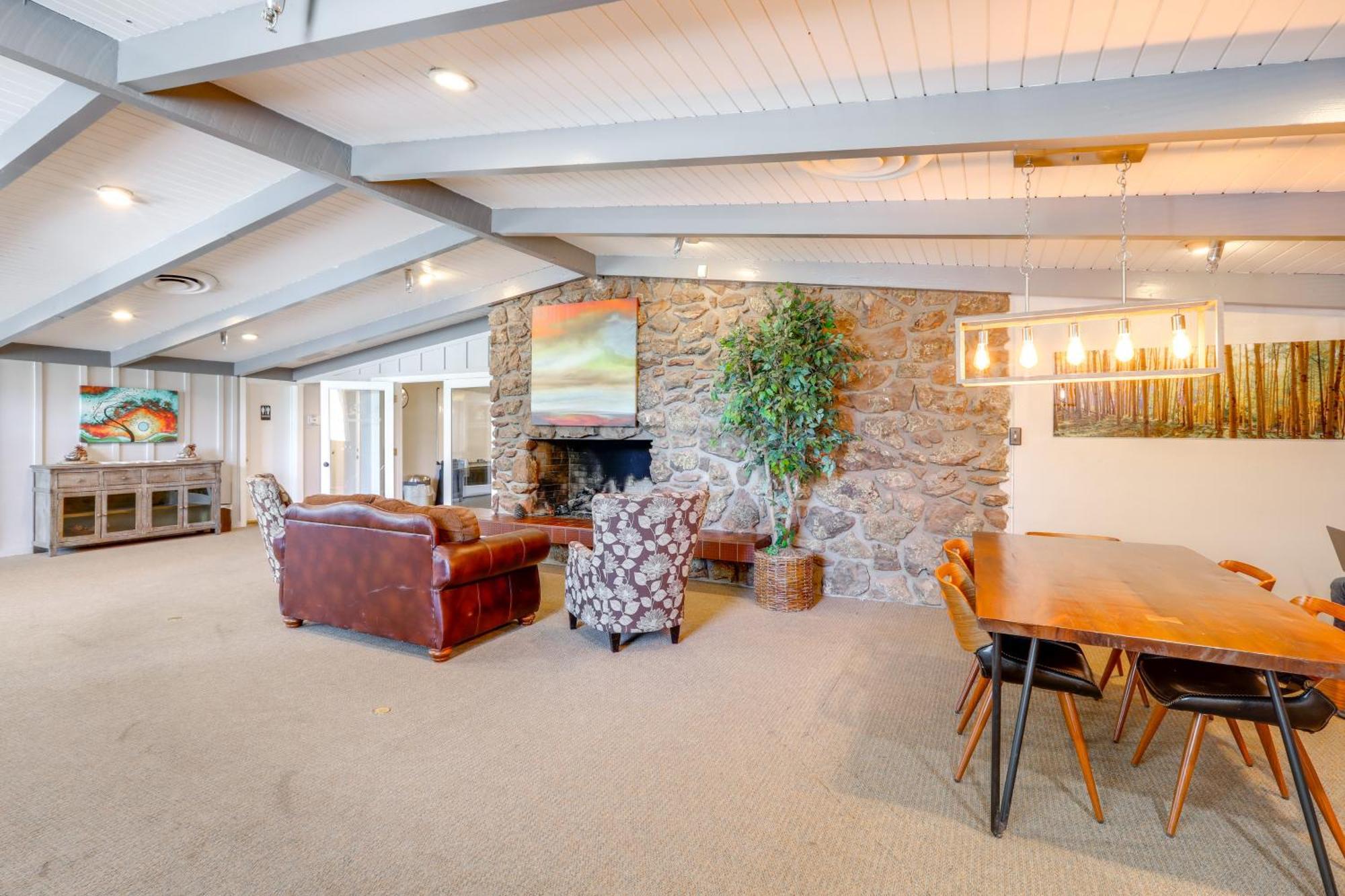 Townhome Near Dtwn Grill, Golf And Relax! *