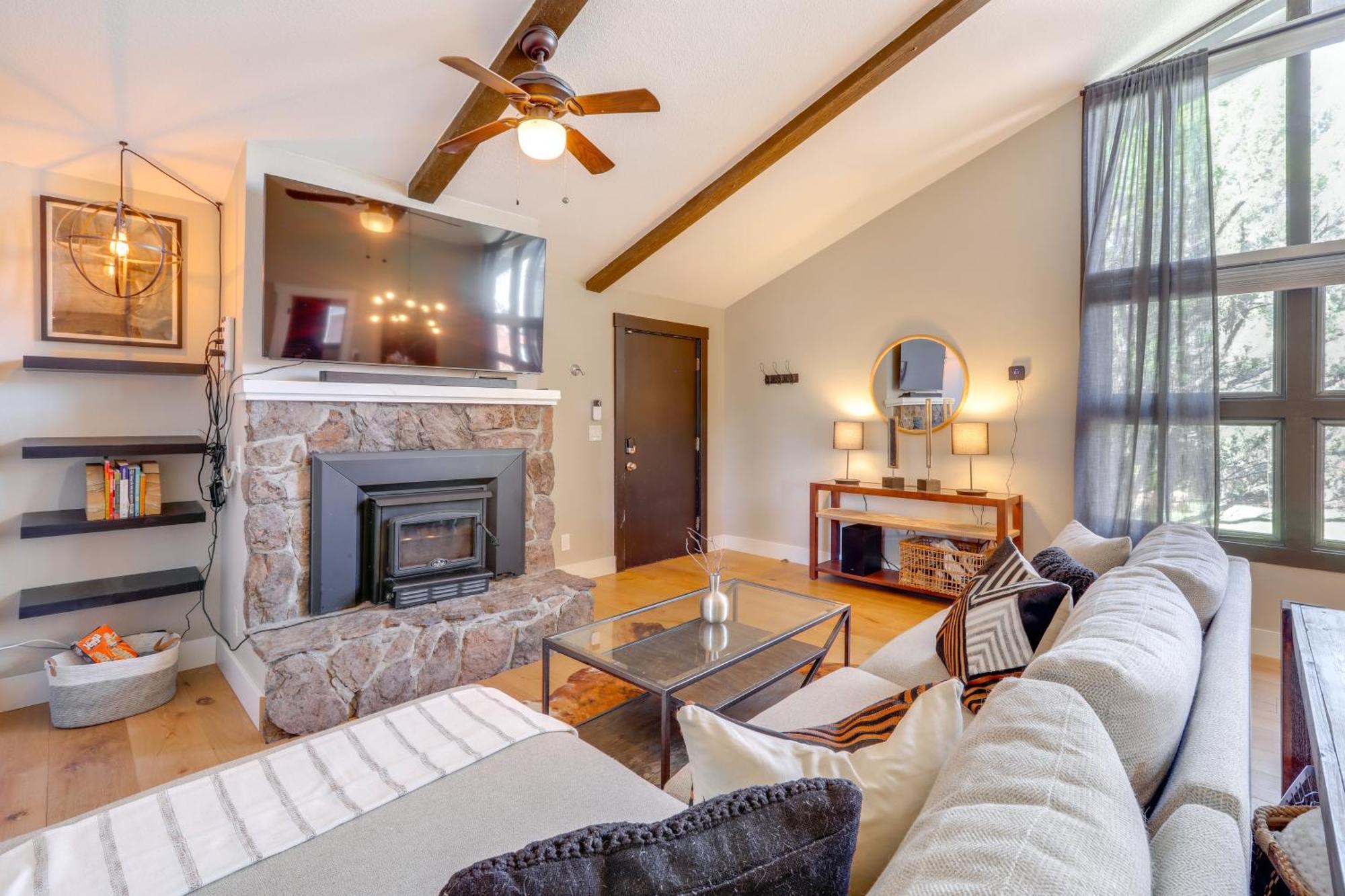 Townhome Near Dtwn Grill, Golf And Relax! *